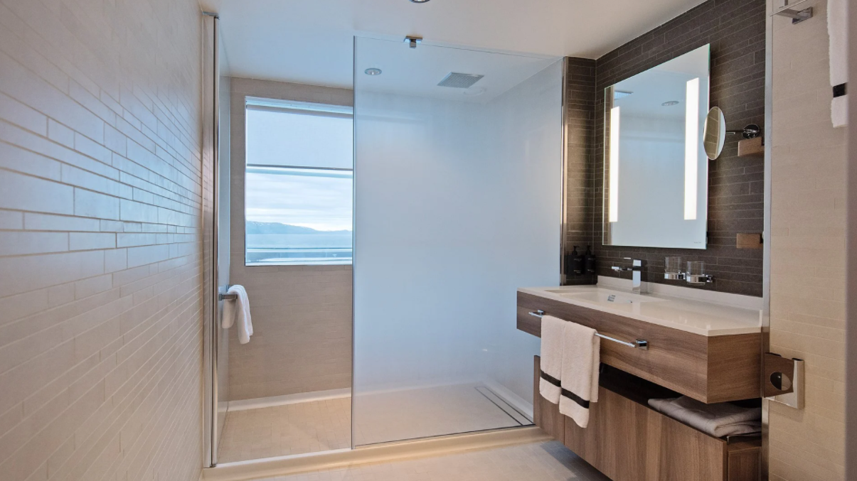 Hurtigruten - MS Fridtjof Nansen - Expedition Suite MC 3.png